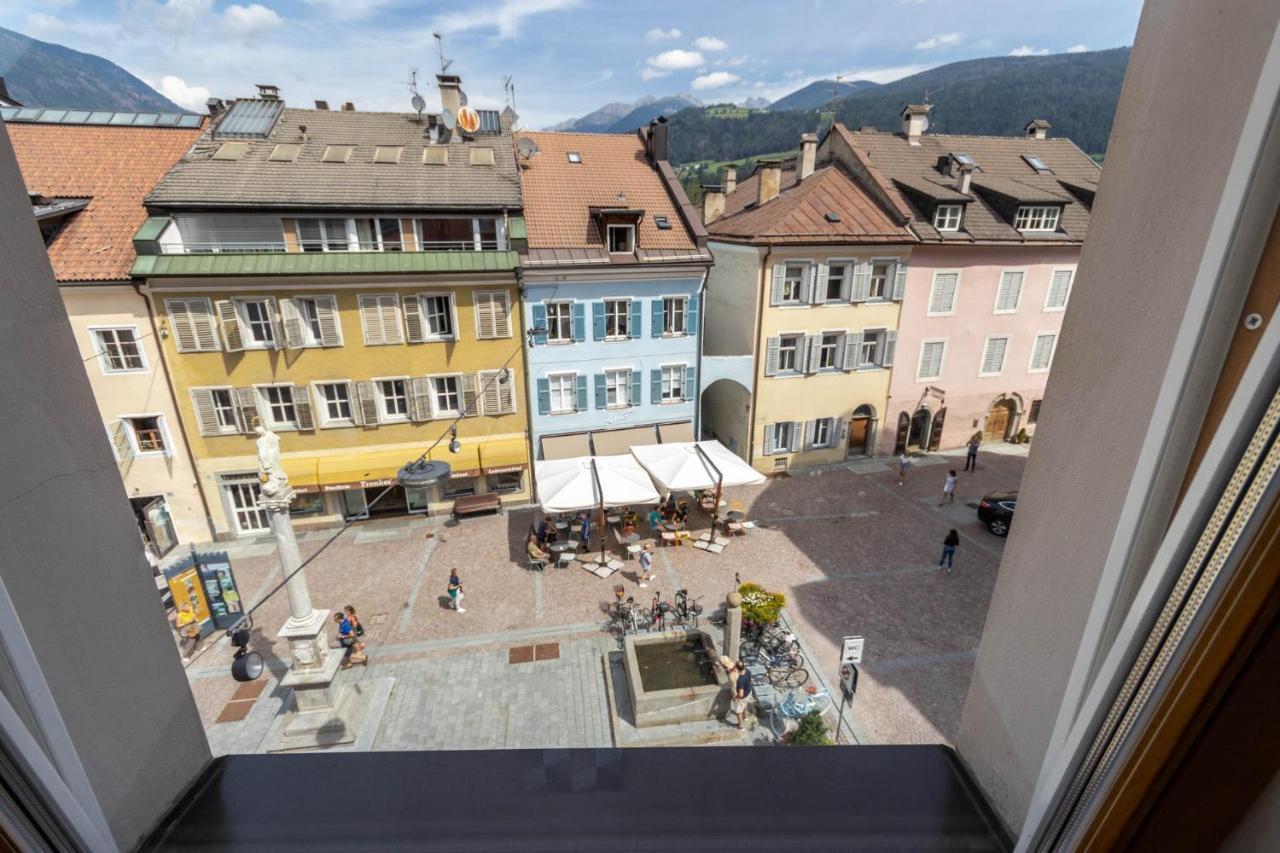 Central Attic - City View Brunico Bagian luar foto