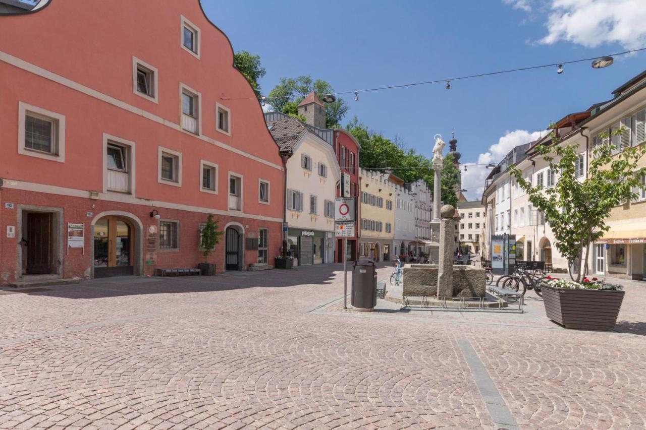 Central Attic - City View Brunico Bagian luar foto
