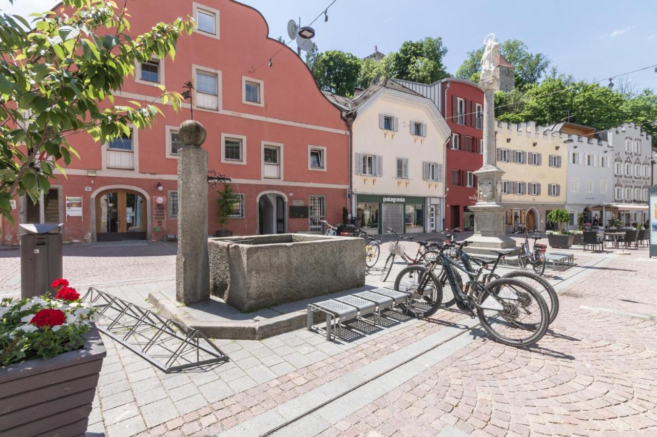 Central Attic - City View Brunico Bagian luar foto